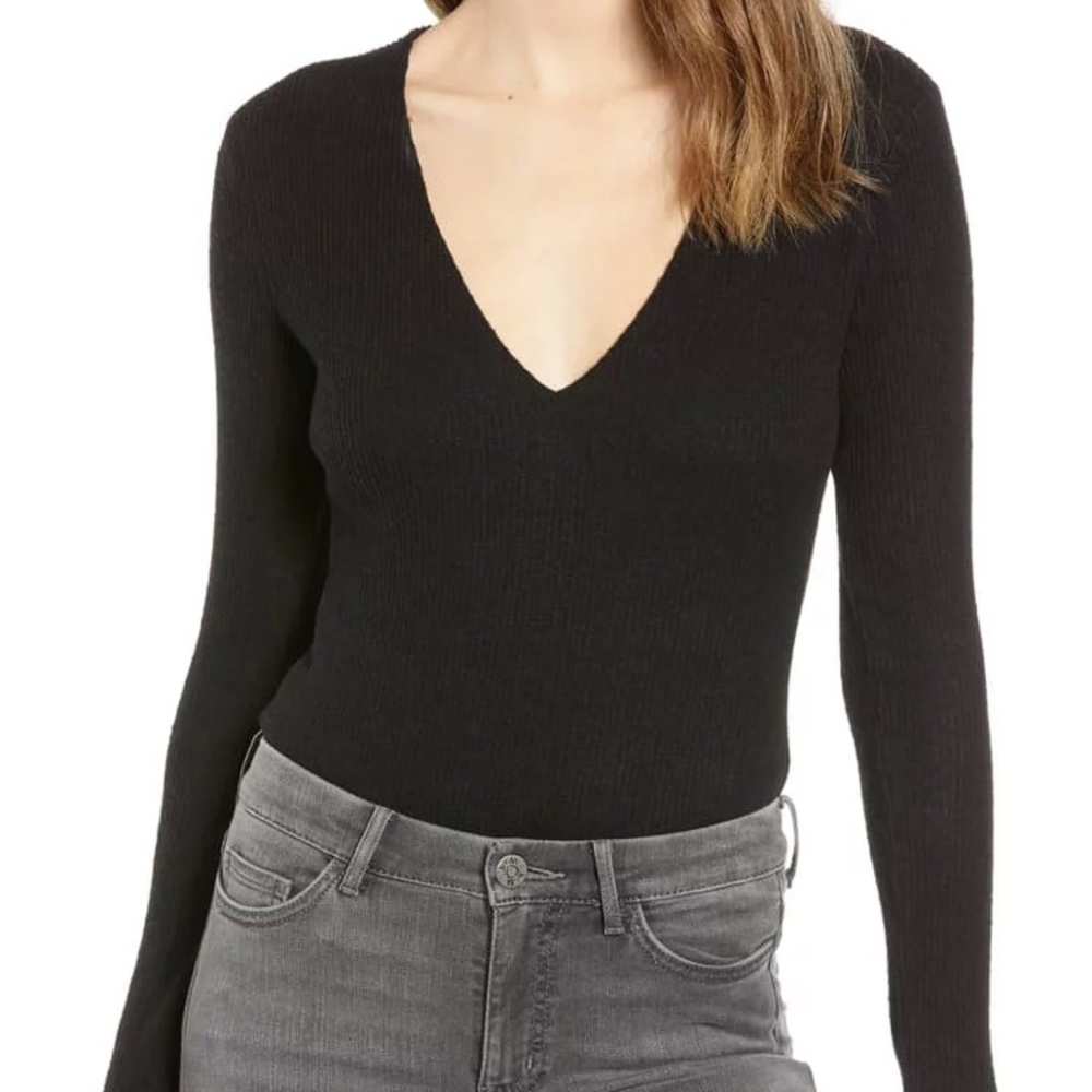 Socialite Ribbed V-Neck bodysuit